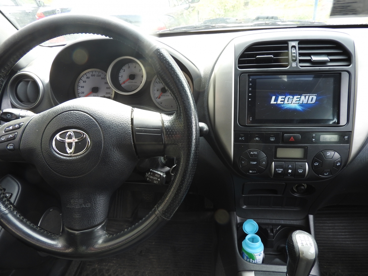 Toyota RAV4 2004.jpeg